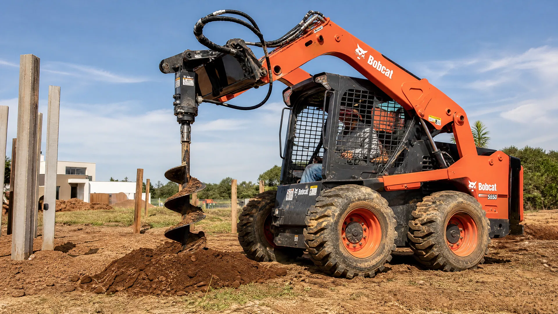 Perfuratriz Bobcat para furos de fundação residencial