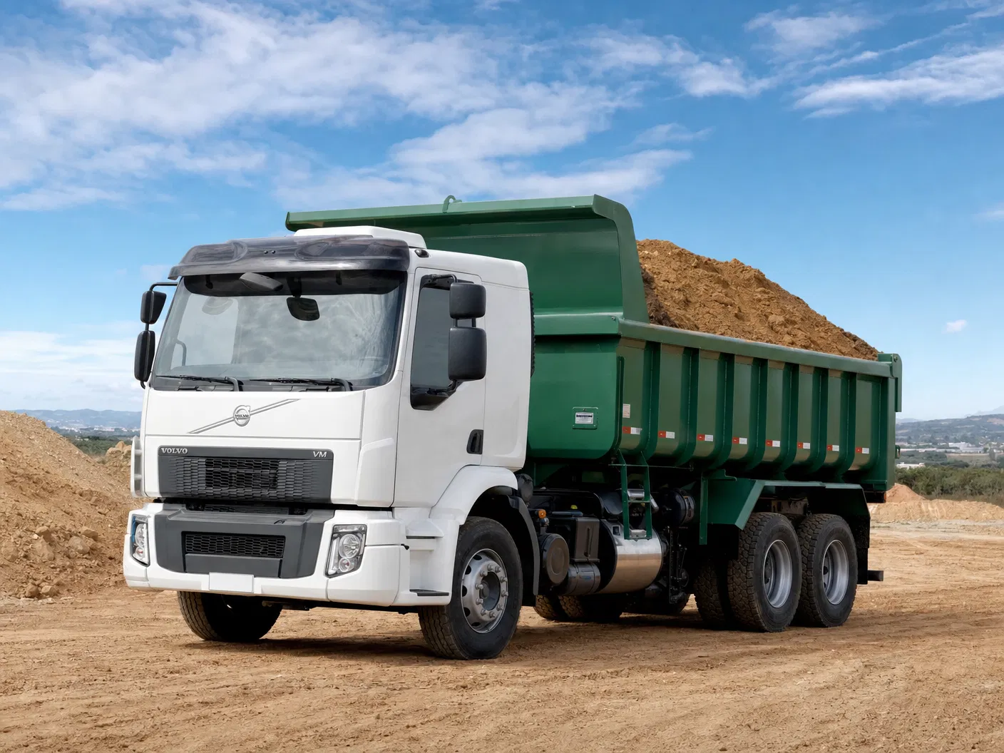 Caminhão caçamba toco e truck para obra residencial